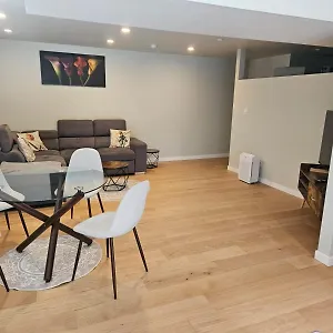 Lovely 1 Bedroom Near Town Victoria